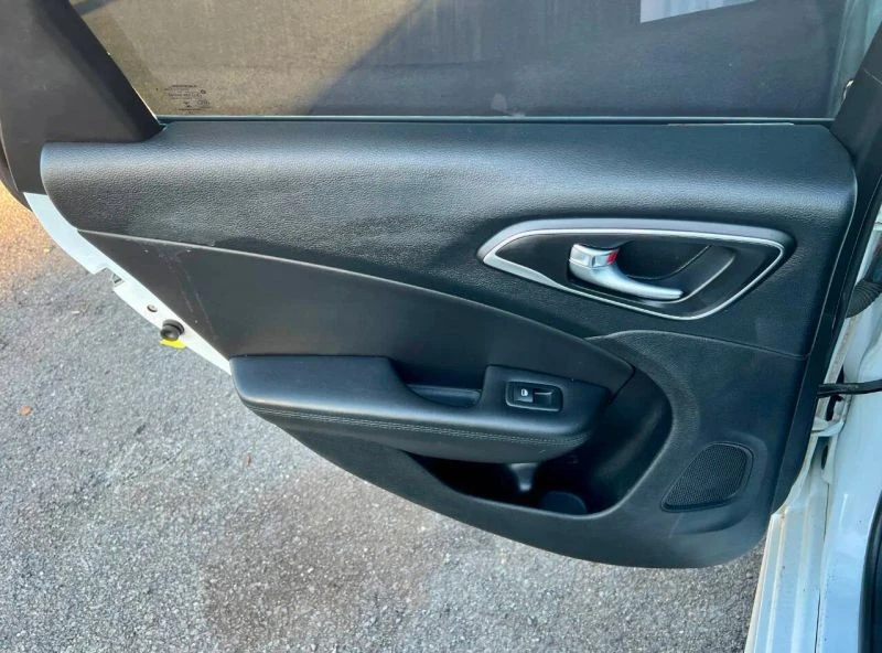 2015 Chrysler 200 - Image 12 of 12