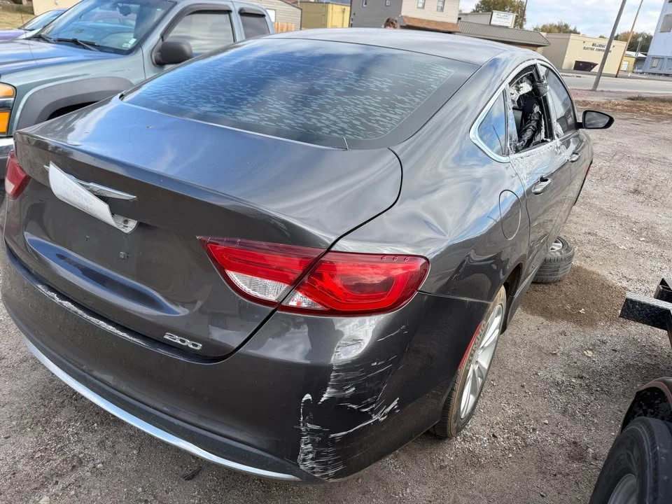2015 Chrysler 200 - Image 8 of 9