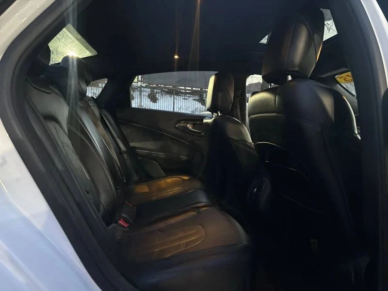 2015 Chrysler 200 - Image 10 of 12