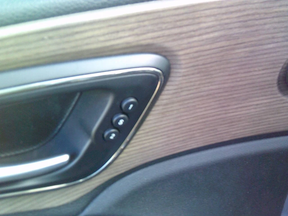 2015 Chrysler 200 - Image 13 of 21