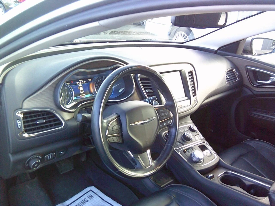2015 Chrysler 200 - Image 17 of 21