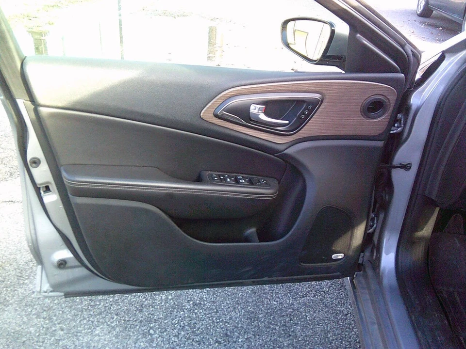 2015 Chrysler 200 - Image 12 of 21