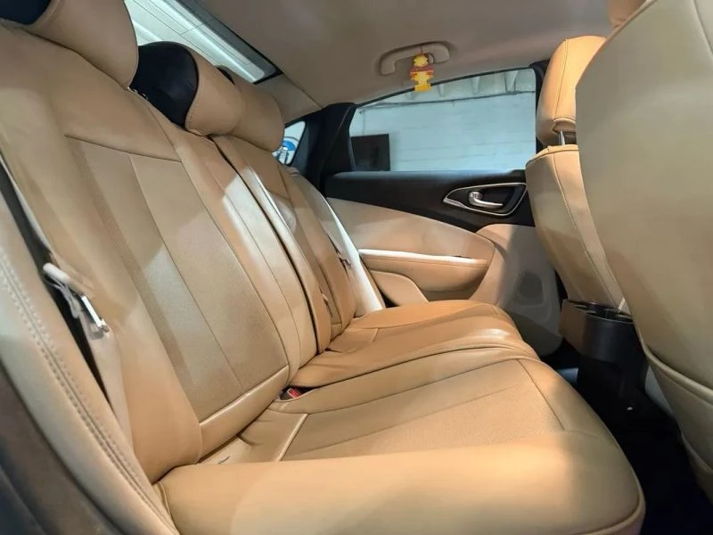2015 Chrysler 200 - Image 11 of 12