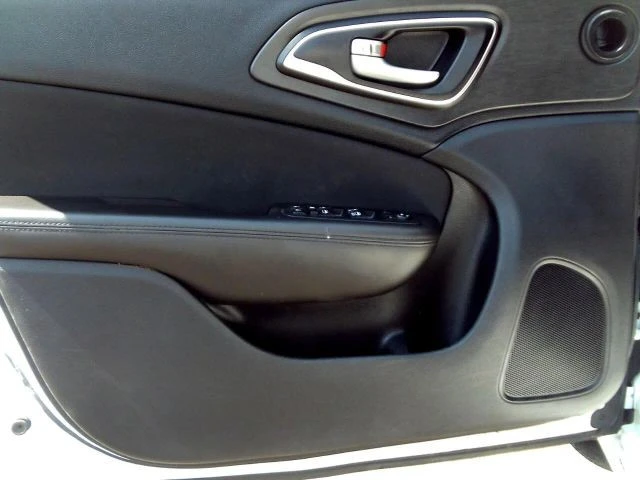 2015 Chrysler 200 - Image 11 of 21