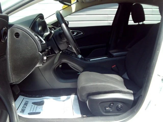 2015 Chrysler 200 - Image 12 of 21