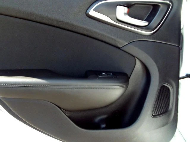 2015 Chrysler 200 - Image 20 of 21