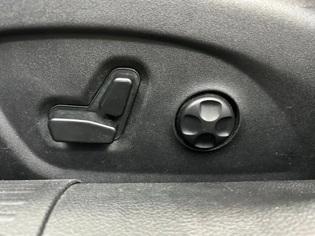 2015 Chrysler 200 - Image 10 of 12