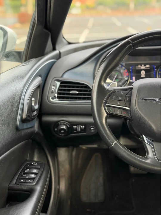 2015 Chrysler 200 - Image 9 of 13