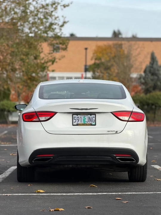 2015 Chrysler 200 - Image 12 of 13