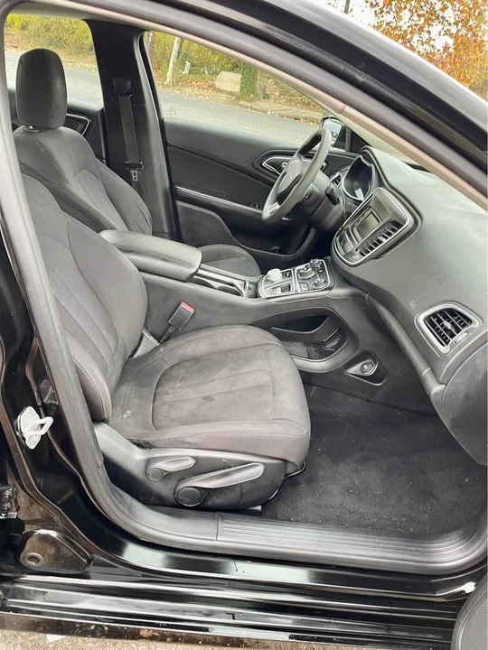 2015 Chrysler 200 - Image 9 of 10