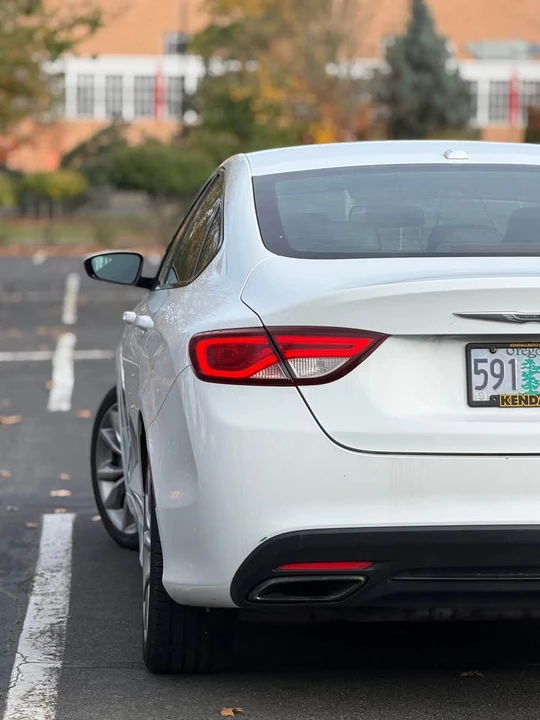 2015 Chrysler 200 - Image 11 of 13