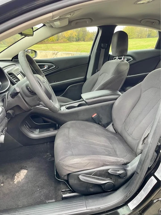 2015 Chrysler 200 - Image 8 of 10