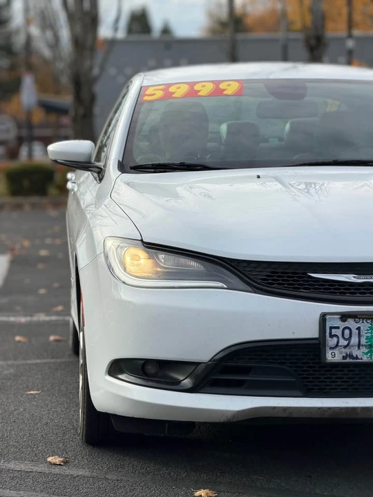 2015 Chrysler 200 - Image 10 of 13