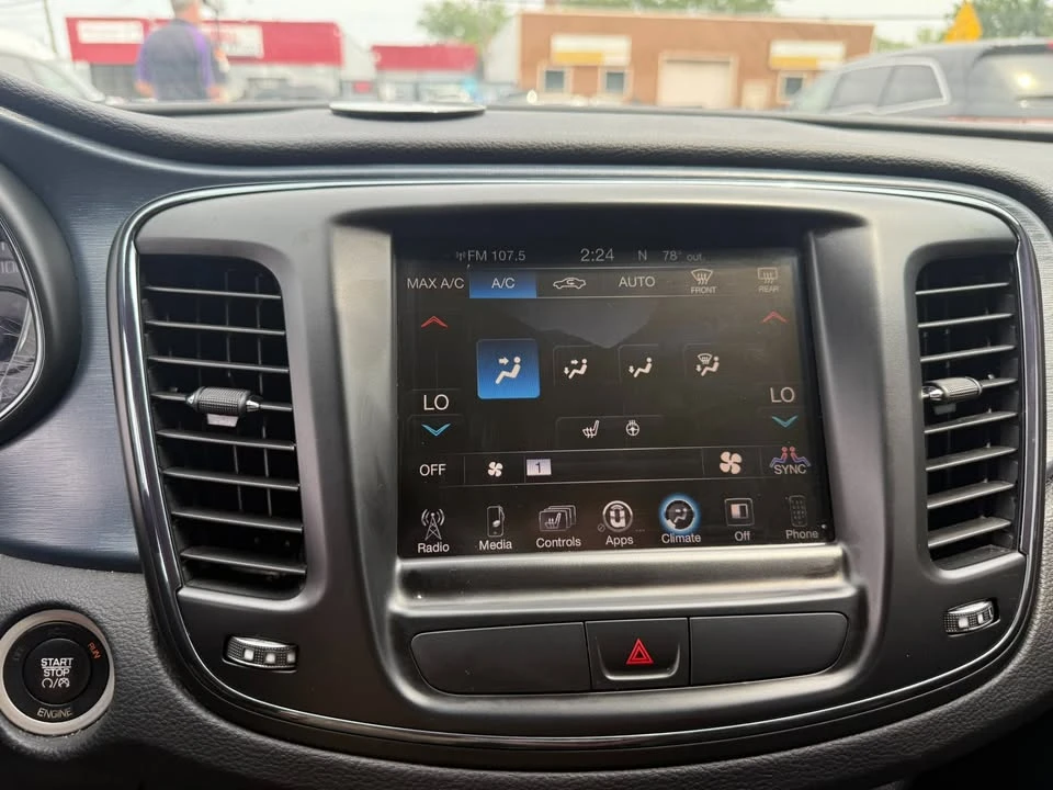 2015 Chrysler 200 - Image 14 of 20