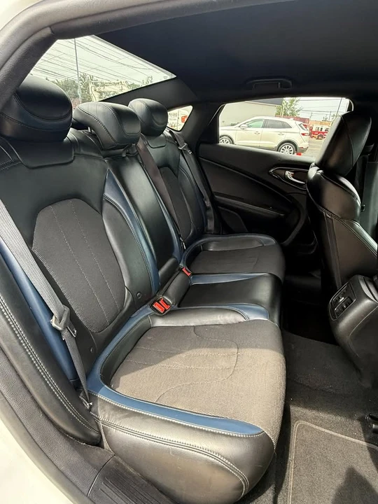 2015 Chrysler 200 - Image 19 of 20