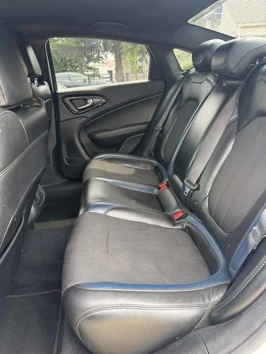 2015 Chrysler 200 - Image 18 of 20
