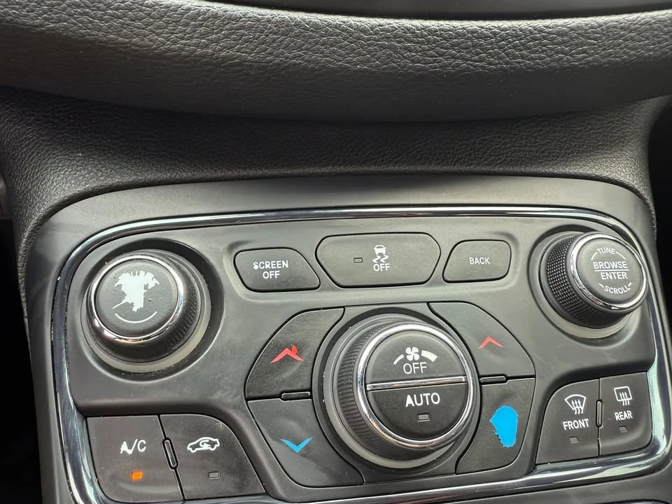 2015 Chrysler 200 - Image 16 of 20