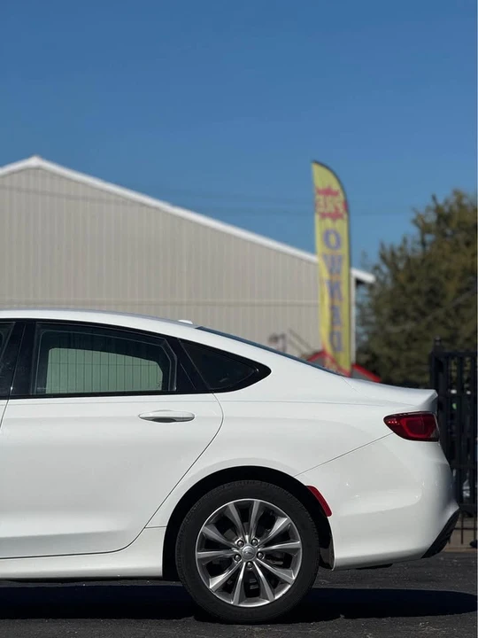 2015 Chrysler 200 - Image 13 of 18