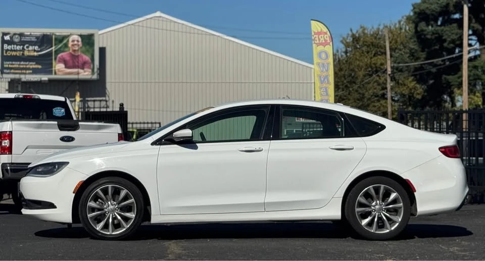 2015 Chrysler 200 - Image 16 of 18