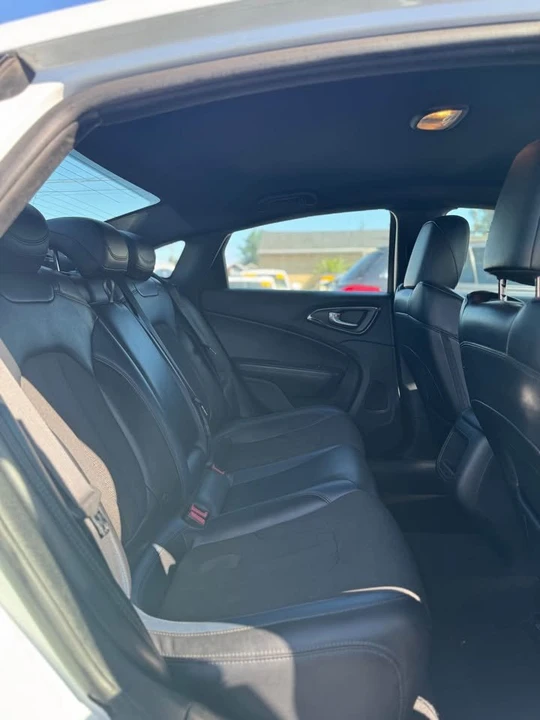 2015 Chrysler 200 - Image 14 of 18
