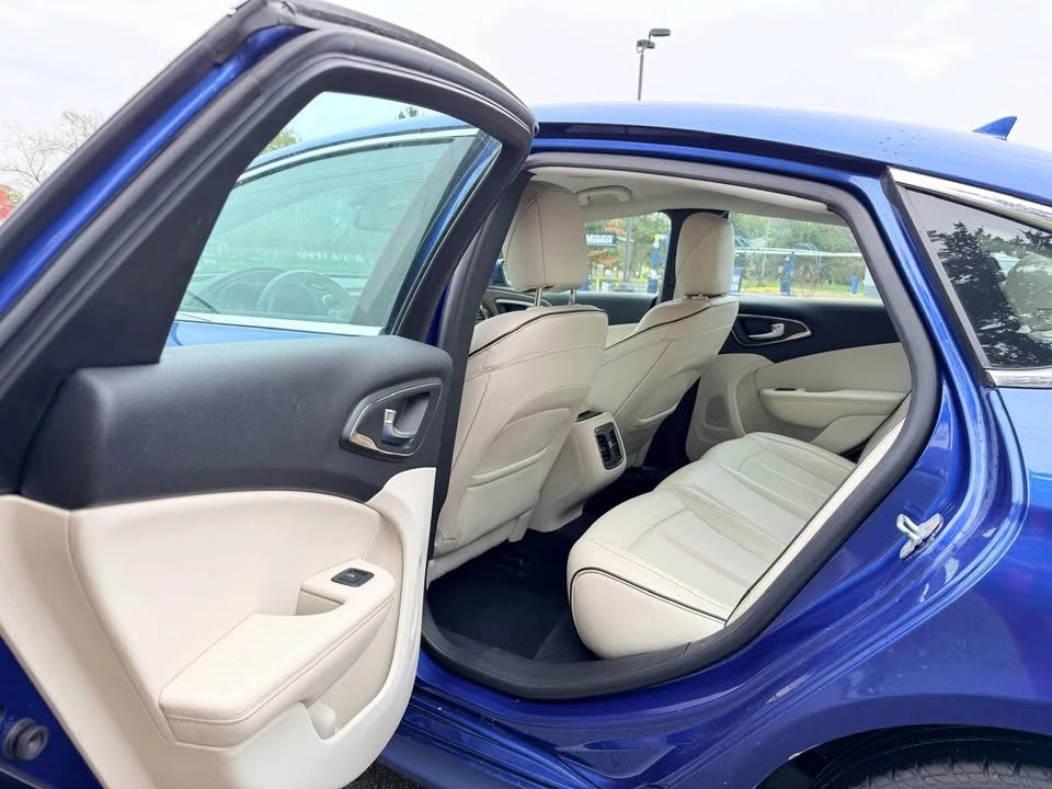 2015 Chrysler 200 - Image 9 of 12