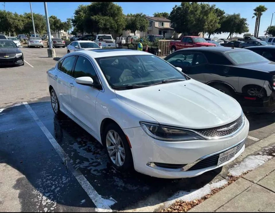 2015 Chrysler 200 - Image 2 of 13