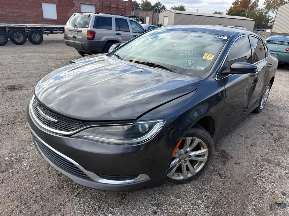 2015 Chrysler 200 - Image 6 of 9