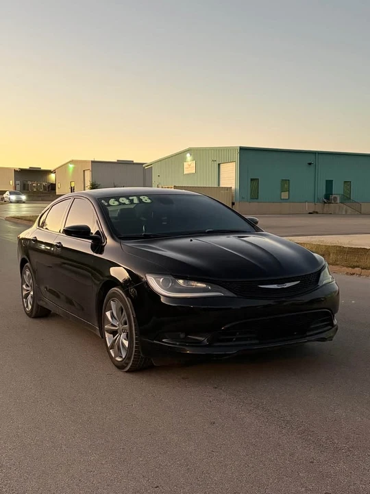 2015 Chrysler 200 - Image 2 of 10