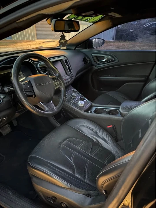 2015 Chrysler 200 - Image 9 of 10