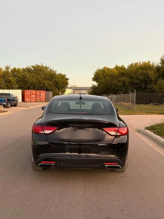 2015 Chrysler 200 - Image 5 of 10