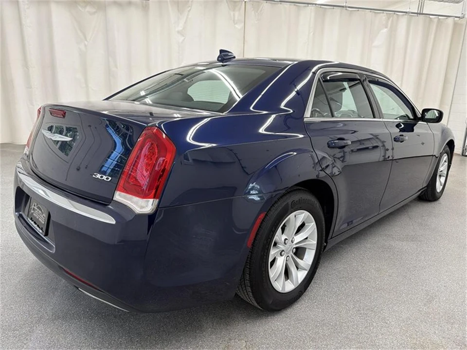 2015 Chrysler 300 (2005-2023) - Image 5 of 16