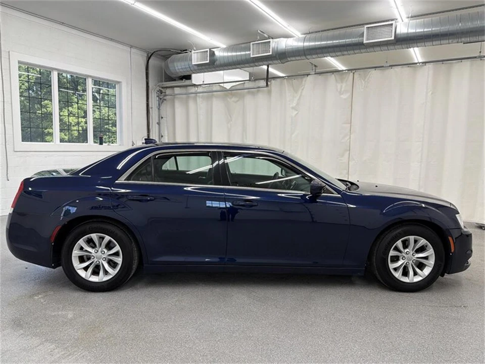 2015 Chrysler 300 (2005-2023) - Image 4 of 16