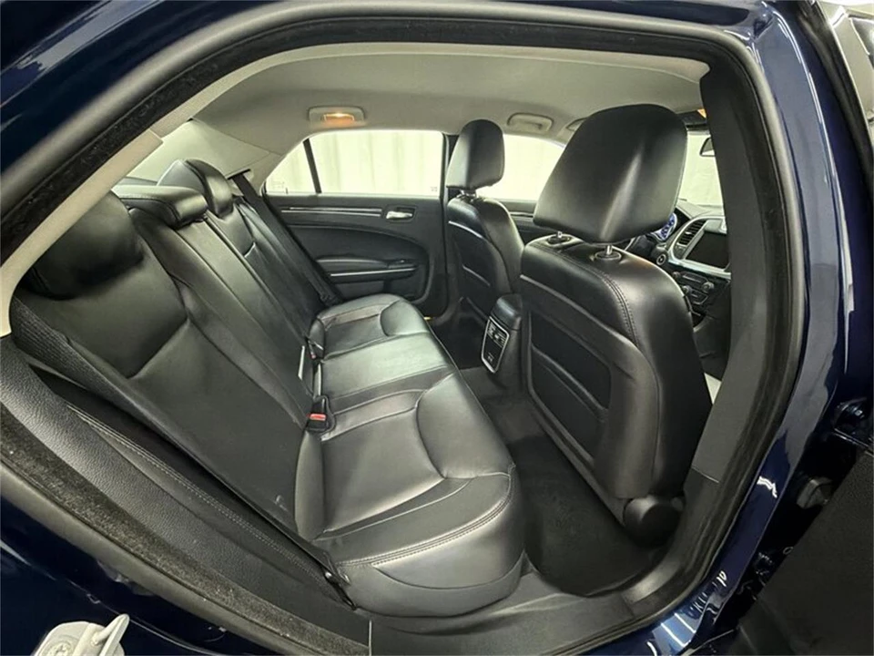2015 Chrysler 300 (2005-2023) - Image 14 of 16