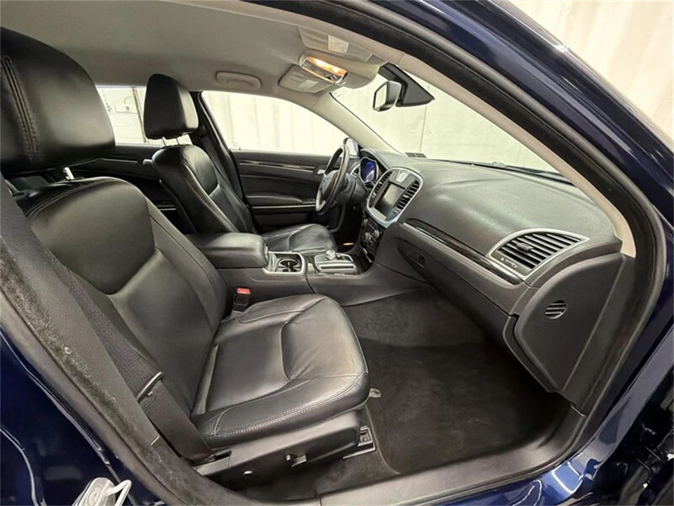 2015 Chrysler 300 (2005-2023) - Image 13 of 16