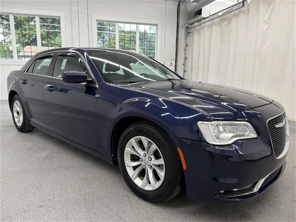 2015 Chrysler 300 (2005-2023) - Image 3 of 16