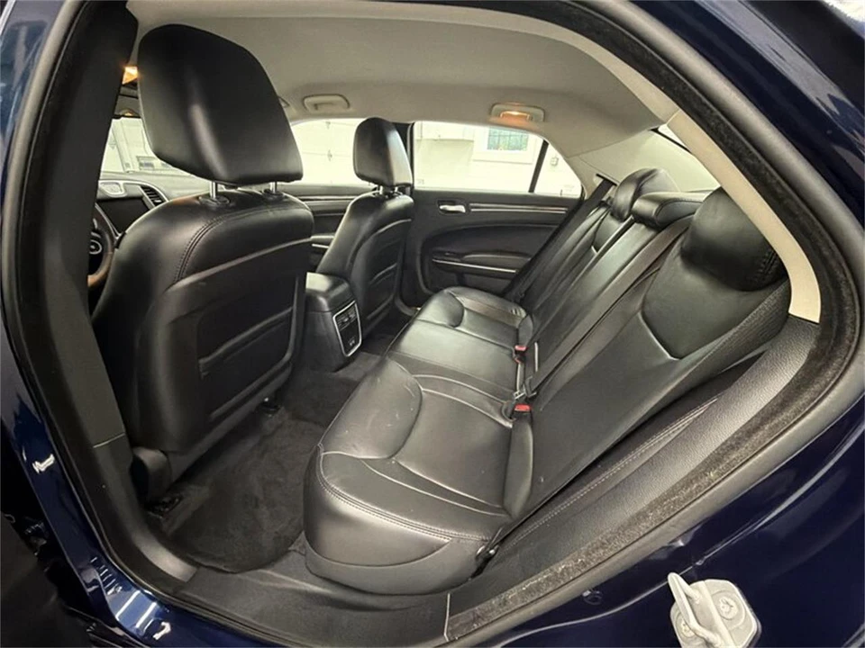 2015 Chrysler 300 (2005-2023) - Image 12 of 16