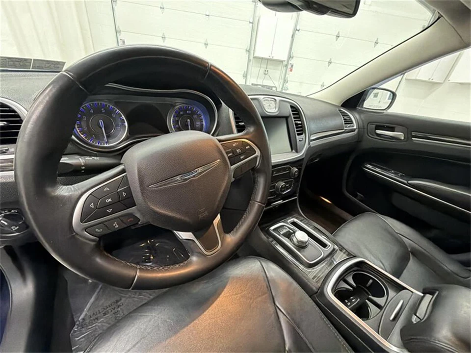 2015 Chrysler 300 (2005-2023) - Image 11 of 16