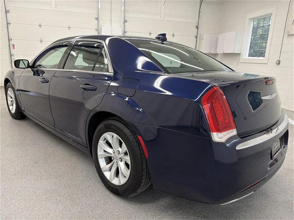 2015 Chrysler 300 (2005-2023) - Image 7 of 16
