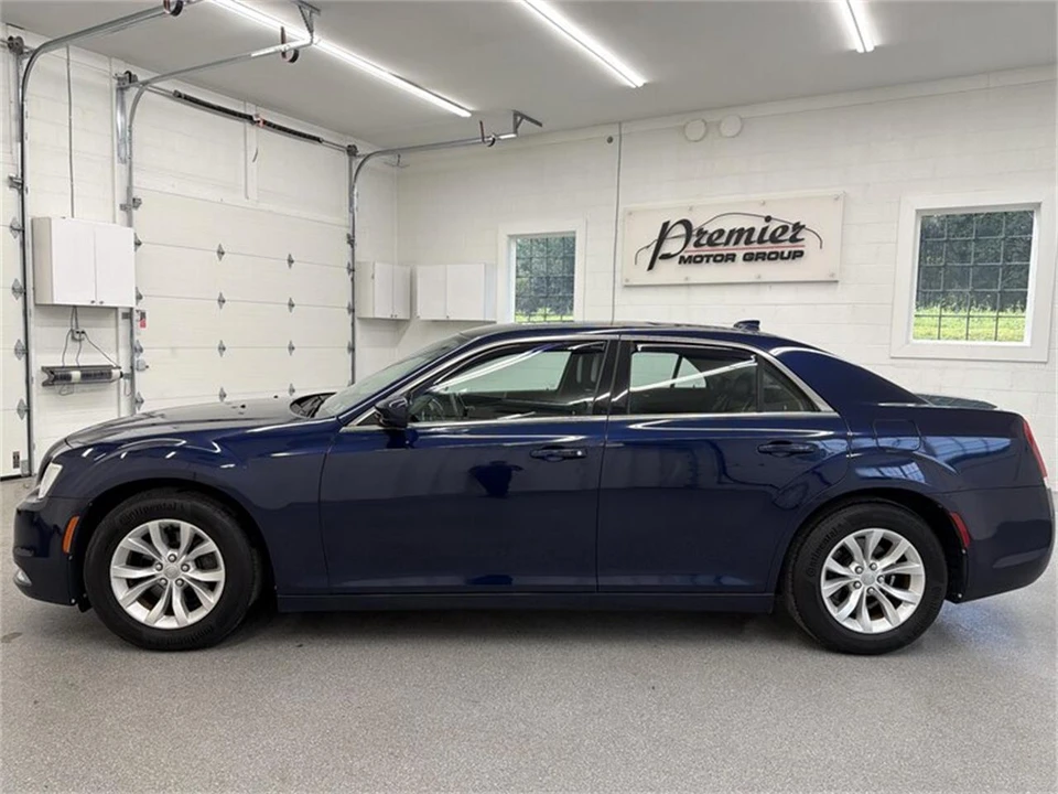2015 Chrysler 300 (2005-2023) - Image 8 of 16