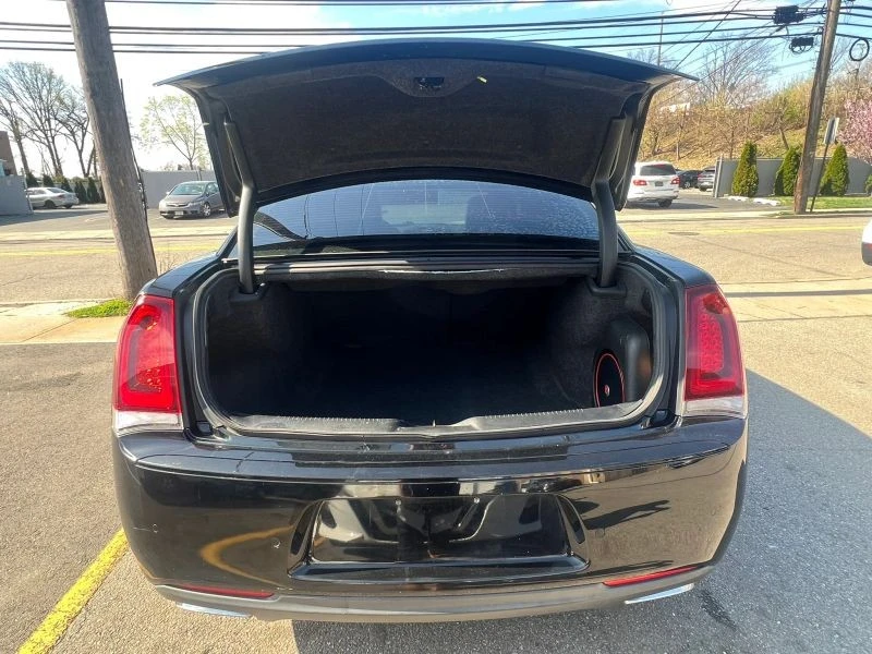 2015 Chrysler 300 (2005-2023) - Image 9 of 12