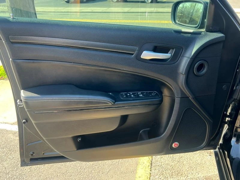 2015 Chrysler 300 (2005-2023) - Image 11 of 12