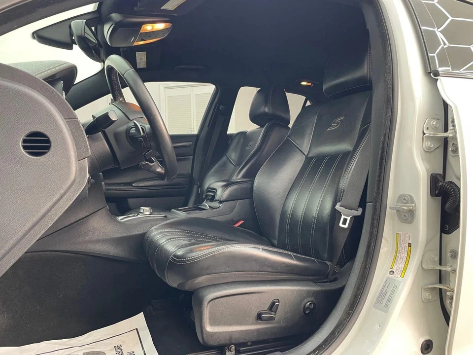 2015 Chrysler 300 (2005-2023) - Image 12 of 21