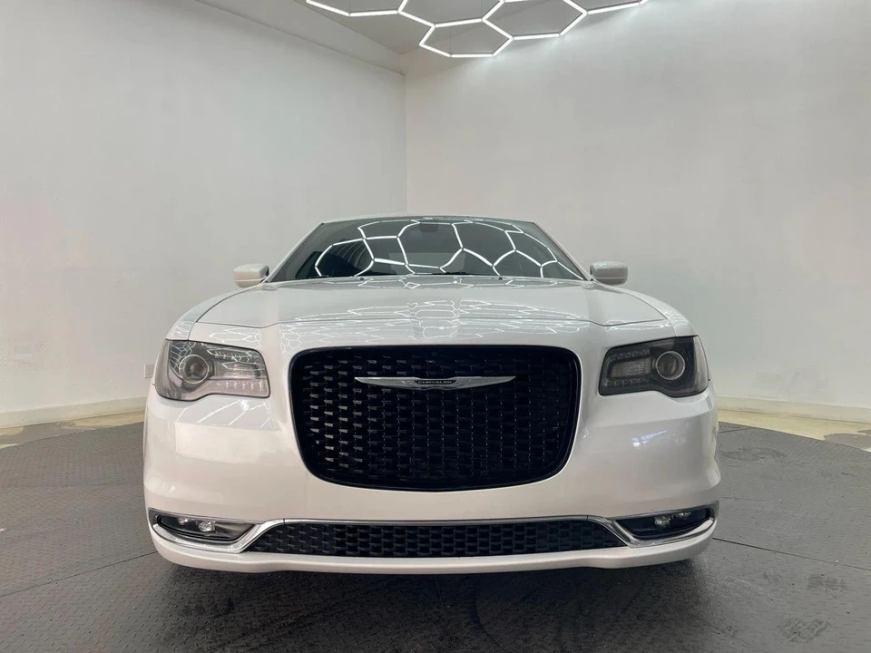 2015 Chrysler 300 (2005-2023) - Image 9 of 21