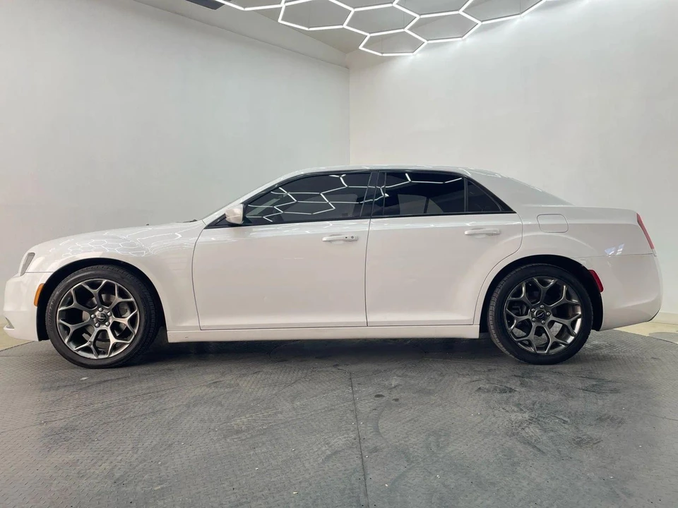 2015 Chrysler 300 (2005-2023) - Image 7 of 21