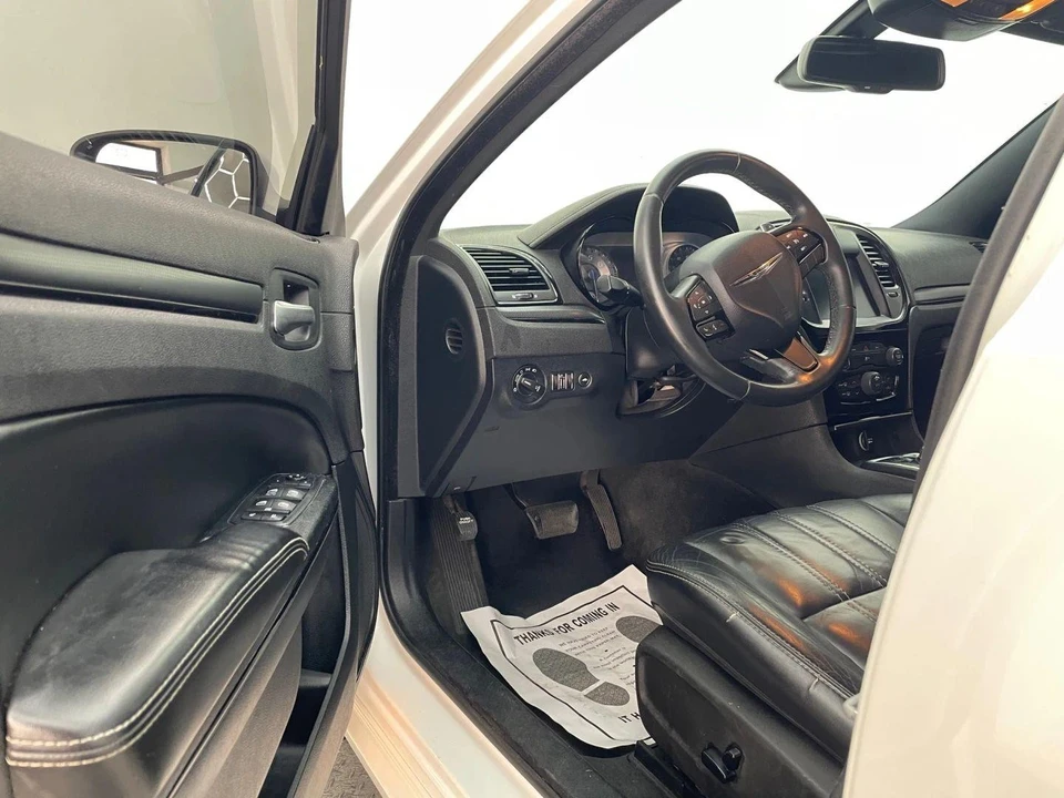 2015 Chrysler 300 (2005-2023) - Image 10 of 21