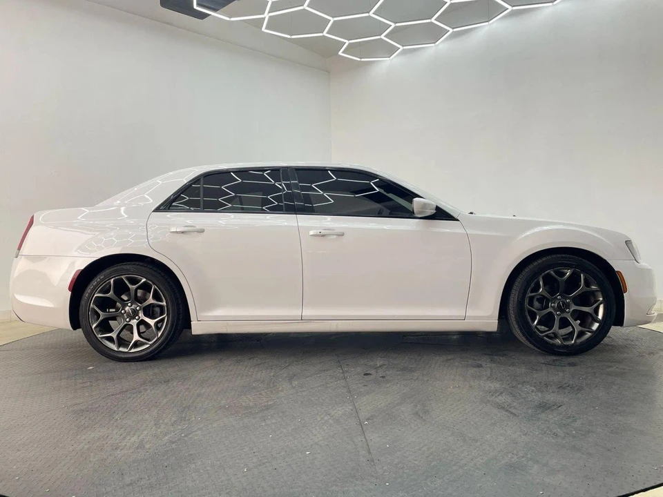 2015 Chrysler 300 (2005-2023) - Image 3 of 21