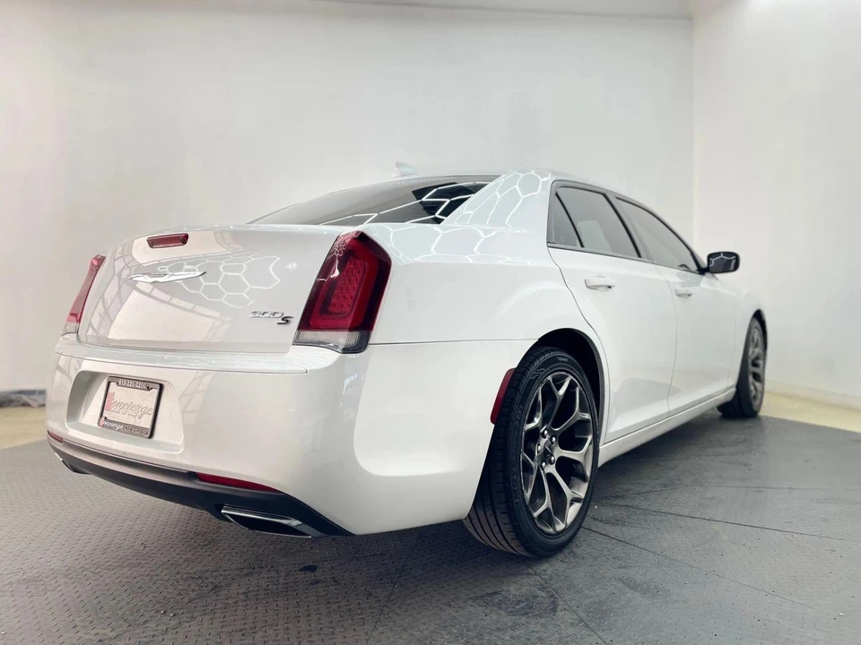 2015 Chrysler 300 (2005-2023) - Image 4 of 21