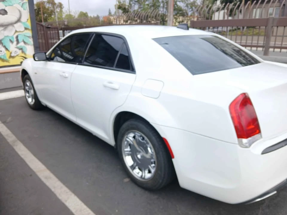 2015 Chrysler 300 (2005-2023) - Image 3 of 9