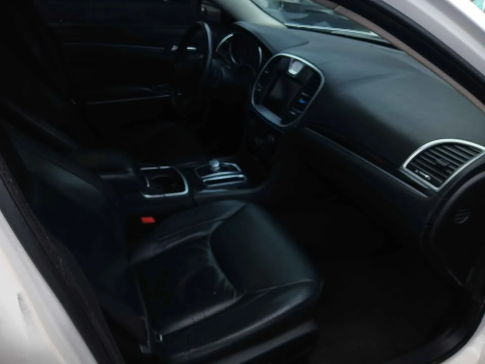 2015 Chrysler 300 (2005-2023) - Image 6 of 9