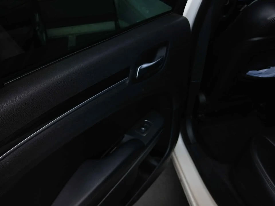 2015 Chrysler 300 (2005-2023) - Image 9 of 9